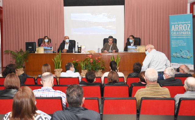 Se presenta en Calasparra el libro El arroz en la memoria con motivo de las Jornadas Gastronómicas del Arroz de Calasparra