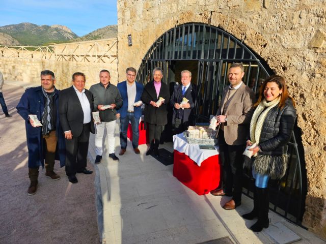 La Fundación Camino de la Cruz promociona el Año Jubilar con una edición especial de arroz de Calasparra