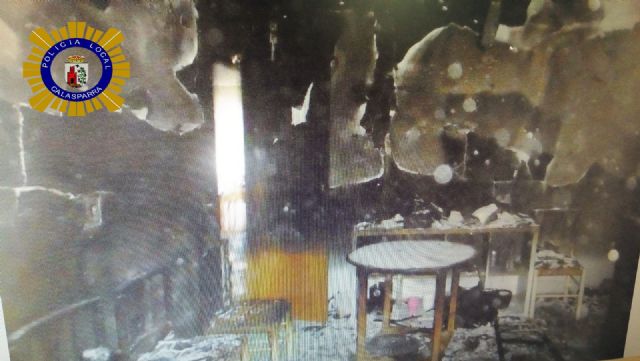 Rescatan in extremis a un matrimonio que había quedado atrapado por el incendio de su vivienda