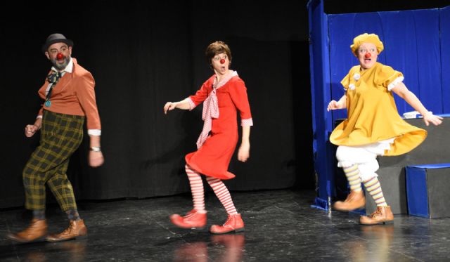 Los PUPACLOWN llegaron ayer al Auditorio Municipal de Calasparra con el espectáculo teatral ‘Pupaventuras’