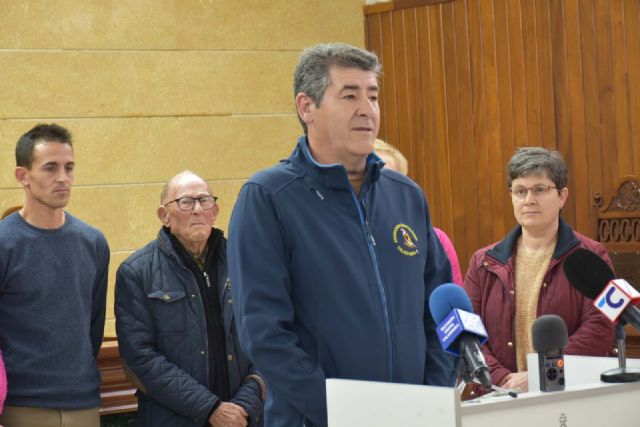 La Asociación Ornitológica de Calasparra presenta el Concurso a beneficio de la lucha contra el cáncer