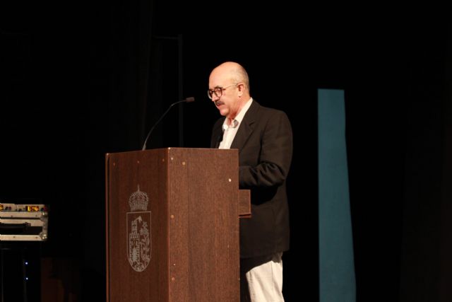 “Otra noche en el mundo” del autor Luis Escavy