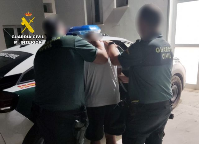 La Guardia Civil detiene in fraganti a dos traficantes de drogas en Calasparra con gran cantidad de cocaína