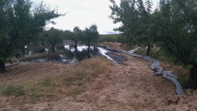 El Ayuntamiento de Calasparra informa sobre el vertido en una finca agrícola provocado por una fuga en el oleoducto CartagenaPuertollano