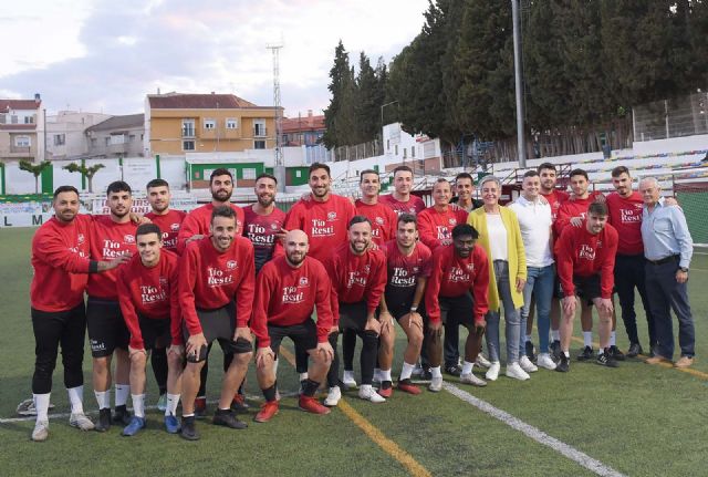 El Ayuntamiento instala nueva iluminación en el Campo de Fútbol de 'La Caverina'