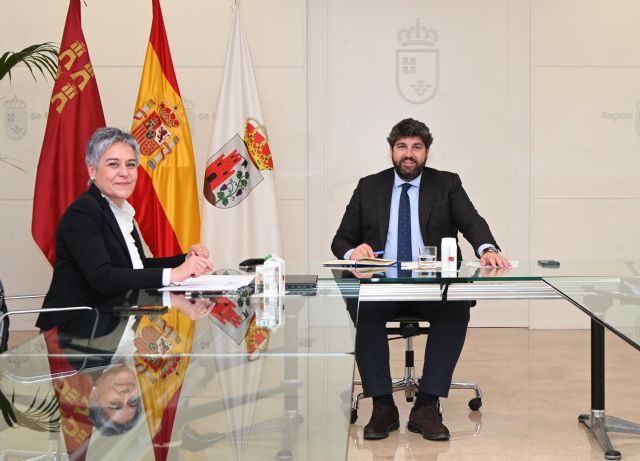 Reunión institucional entre la alcaldesa de Calasparra, Teresa García y el presidente de la CARM, Fernando López Miras