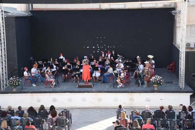 La Banda de Música Juvenil de Calasparra presenta a sus nuevos miembros en un concierto de película