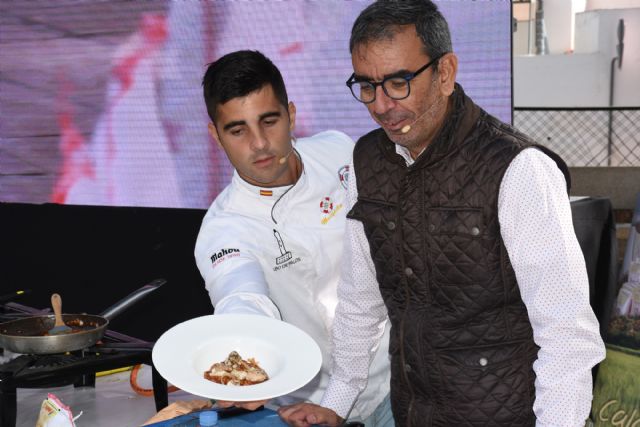 Las alumnas y alumnos del IES Emilio Pérez Piñero participan en una innovadora jornada de gastrociencia en torno al Arroz de Calasparra
