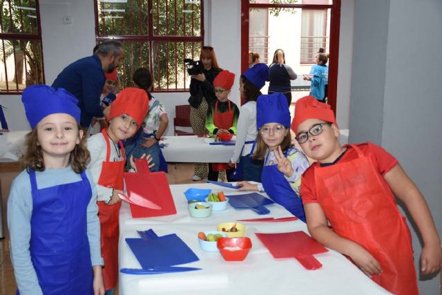 Los jóvenes de Calasparra agotan las plazas del taller “Pequeños Chef”