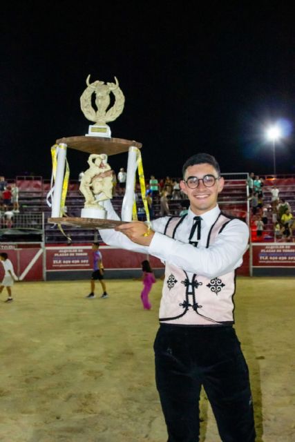 Vicent Garay gana el V Concurso de Recortadores en Calasparra ante una plaza abarrotada