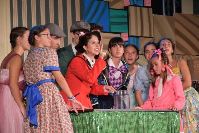 El musical 'Viento del este', homenaje a Mary Poppins, un encanto especial en el Auditorio Cine Rosales de Calasparra