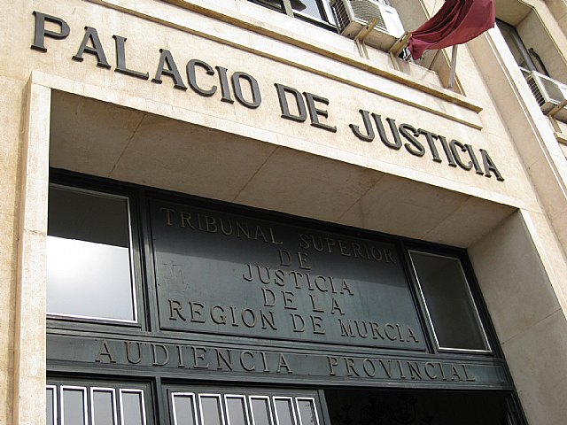 'Inadmisible ataque al poder judicial del Delegado del Gobierno José Vélez'