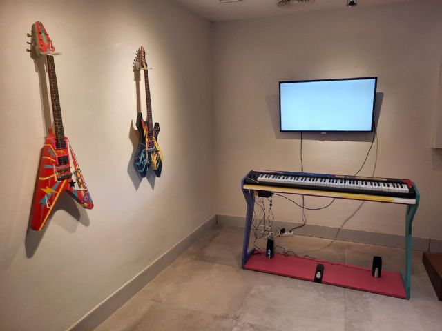 Inaugurada en Valencia la exposición 'Sound on' del calasparreño Ricardo Escavy