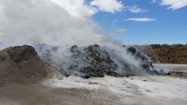 Servicios de emergencia controlan un incendio agrícola en Calasparra
