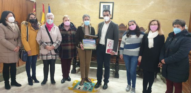 El Colectivo Calasparra se Mueve dona 24.500 € al equipo de investigación oncológica del Hospital Universitario Virgen de la Arrixaca