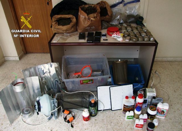La Guardia Civil desmantela un punto de distribución de droga en una vivienda ocupada donde se produjeron unos disparos