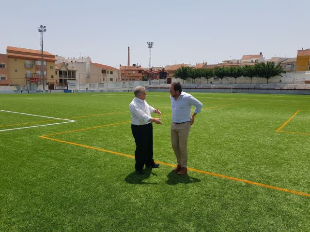 La Comunidad aporta 116.000 euros para renovar el césped del campo de fútbol de Calasparra